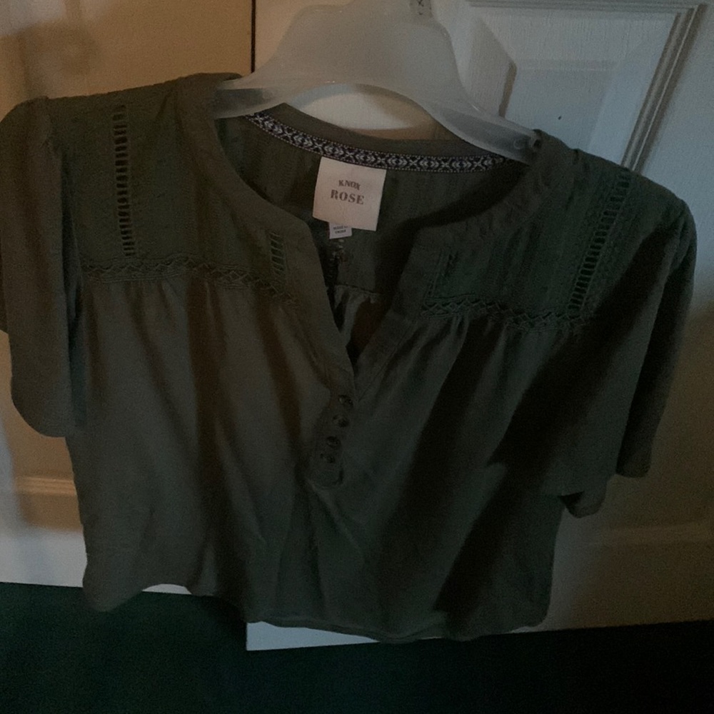 Beautiful green detailed comfy top